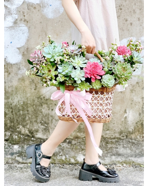 Giỏ hoa sen đá giỏ mây