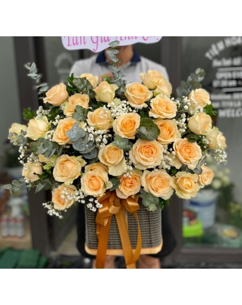 Giỏ hoa khai trương tone vàng nhẹ nhàng