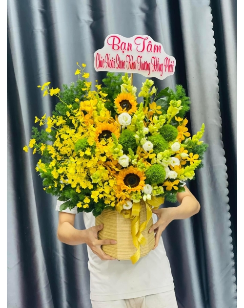 Giỏ hoa hướng dương tặng cô, lễ tổng kết 