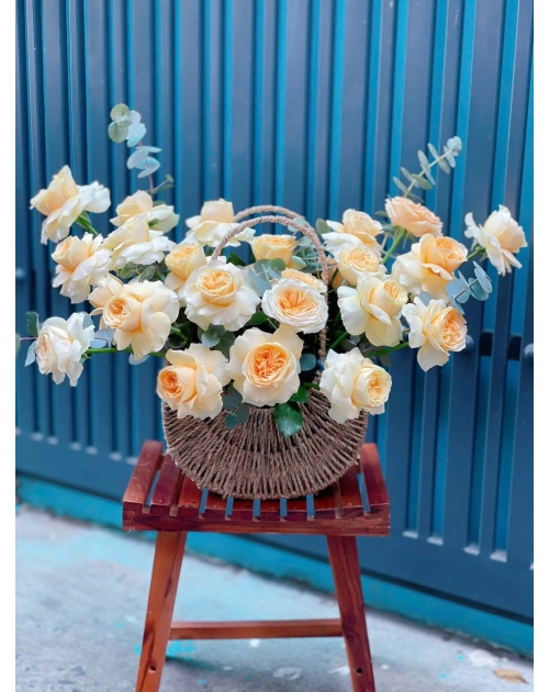 Giỏ hoa hồng victo vàng 