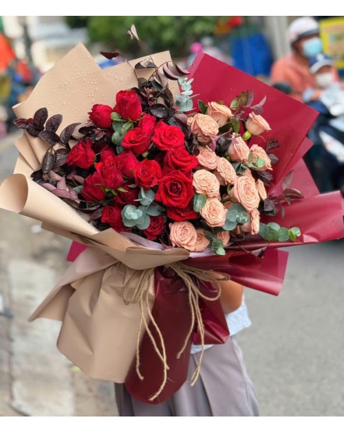 Bó hoa Hồng đỏ mix Hồng capuchino 
