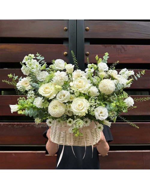 Giỏ hoa Hồng trắng mix hoa nhẹ nhàng tại Đồng Tháp, Gò Công, Tiền Giang