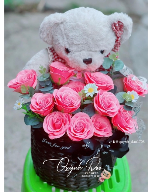 Giỏ hoa gấu bông để bàn tặng sinh nhật 