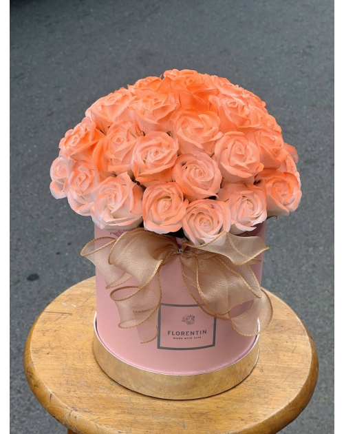 Hộp hoa sáp màu cam