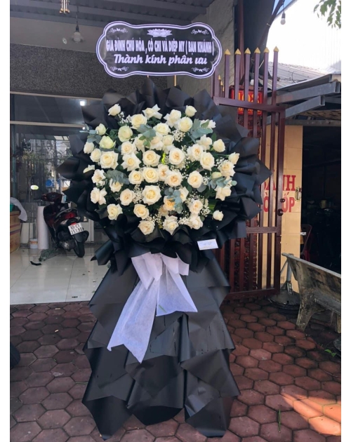 Kệ hoa chia buồn rẻ đẹp 