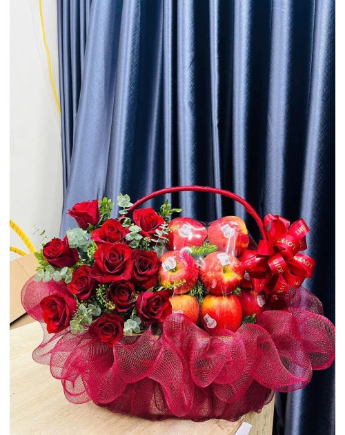 Giỏ trái cây táo đỏ