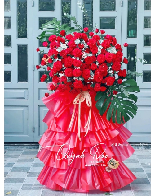 Kệ hoa tươi màu đỏ khai trương hồng phát 