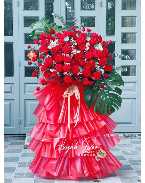 Kệ hoa tươi màu đỏ khai trương hồng phát 