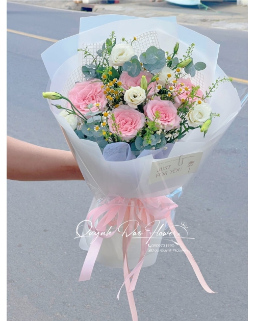 Bó hoa mix trắng hồng 