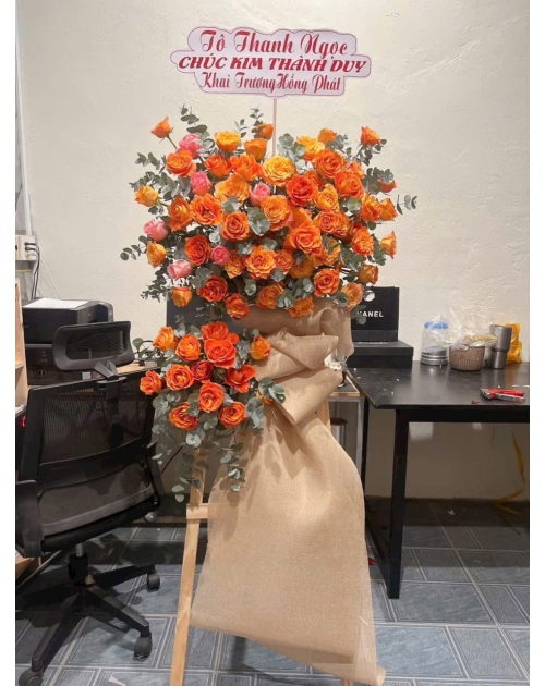 Kệ khai trương Tone cam hiện đại 