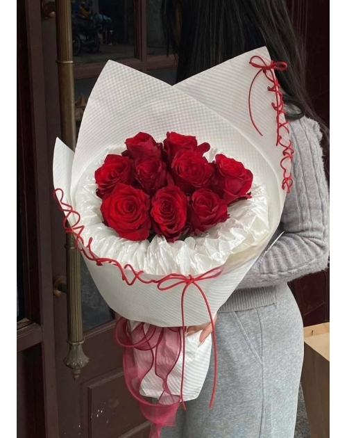 Bó hoa hồng đỏ ốc quế