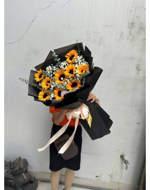 Bó hoa hướng dương mix giấy đen 
