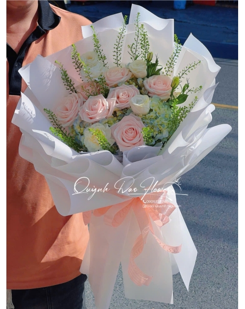 Bó hoa tú cầu 350k