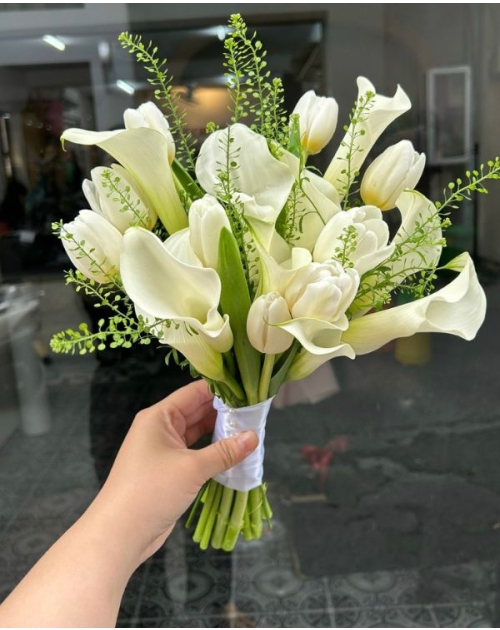 Bó hoa cưới tulip mix calalili