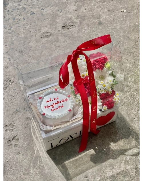 Hoa và bánh kem tại Thủ Đức
