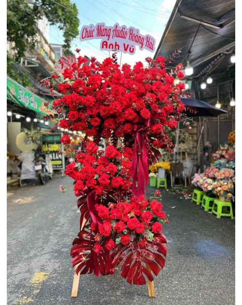 Kệ khai trương tone đỏ 3 tầng hiện đại 