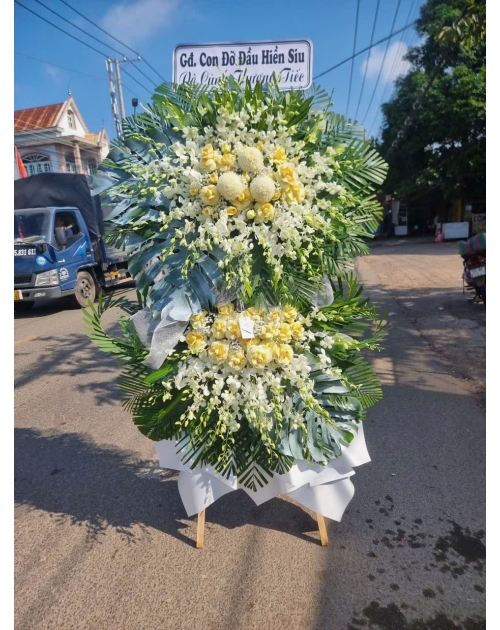 Kệ viếng cao to tại Sài Gòn 