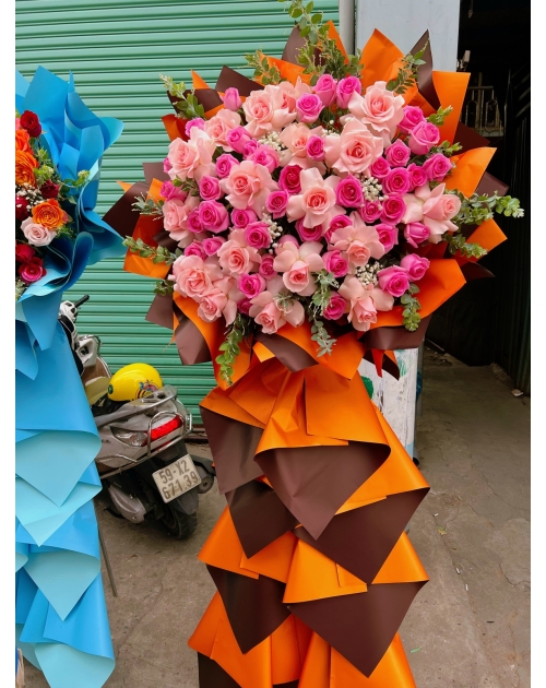 Kệ hoa tất niên 