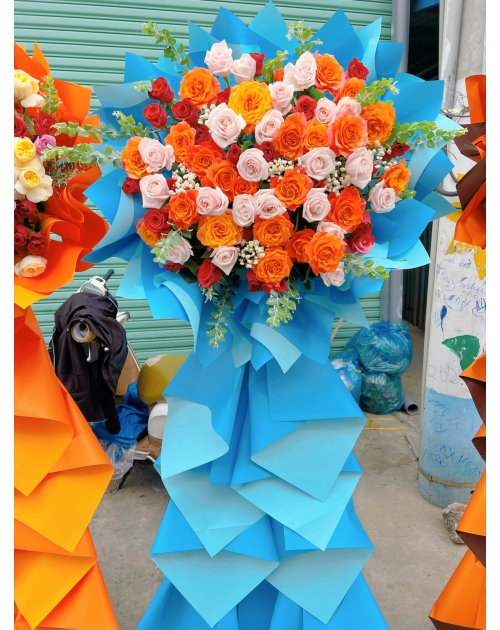 Kệ hoa tất niên 