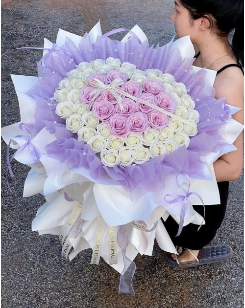 Bó hoa sáp trái tim màu tím 