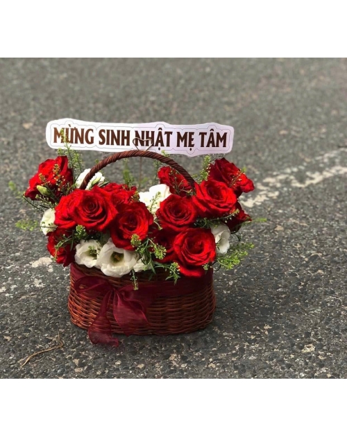Giỏ hoa đỏ nhỏ xinh thủ Đức 
