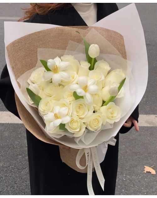 Bó hoa tulip mix hồng trắng thủ Đức 