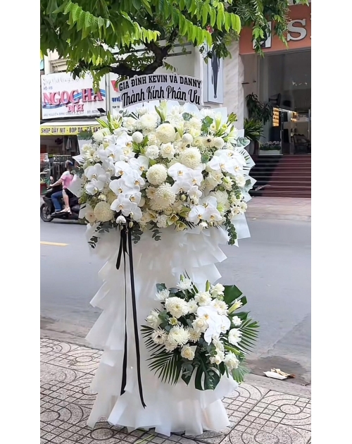 Kệ viếng lan hồ điệp  mix cúc mẫu đơn 