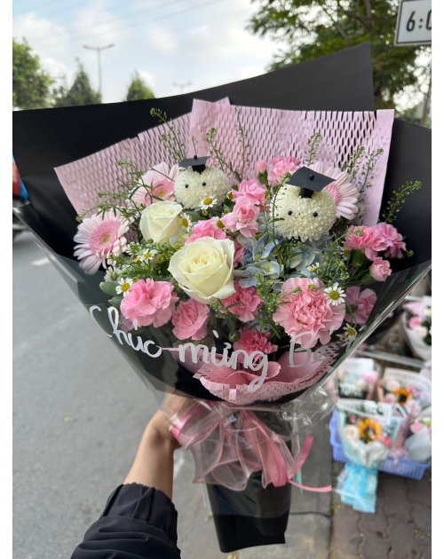 Hoa tốt nghiệp quận 2