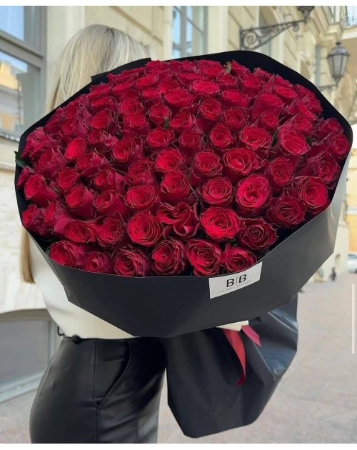 Bó hoa Hồng đỏ giấy đen khổng lồ 