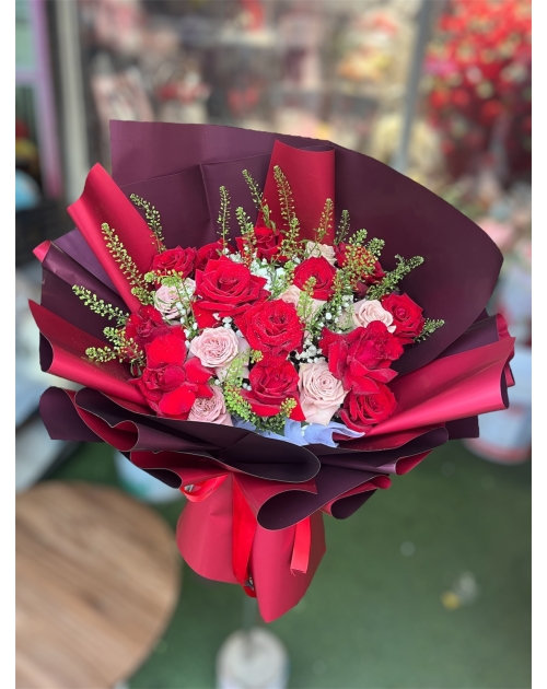 Bó hoa hồng đỏ mix hồng capuchino 