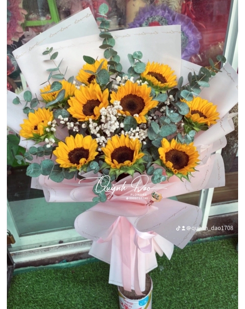 Hoa tốt nghiệp cho bạn nữ