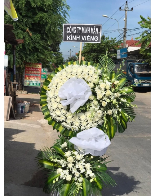 Hoa công ty đi kính viếng