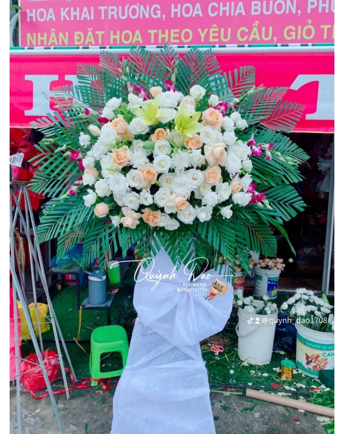 Lẵng hoa vô cùng thương tiếc