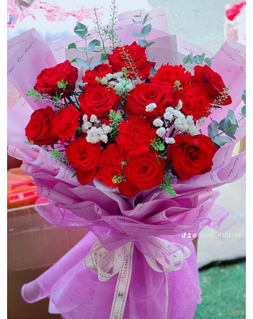 Bó hoa tone Đỏ tặng người yêu tại Bình Dương 