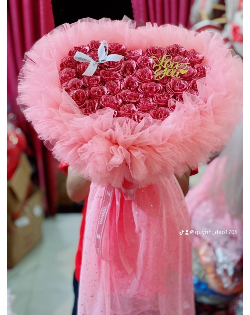 Bó hoa trái tim màu nu sang trọng tại Thuận An